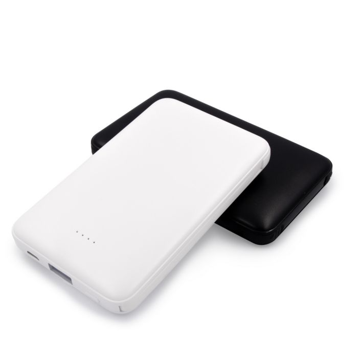 Power bank 5000 mAh with integrated cables, adapter included | Presley