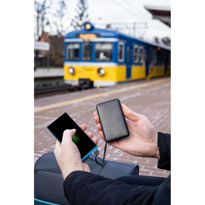 Power bank 5000 mAh with integrated cables, adapter included | Presley
